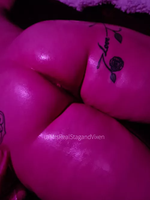 All oiled up, MILF ass by MrsRealStagandVixen