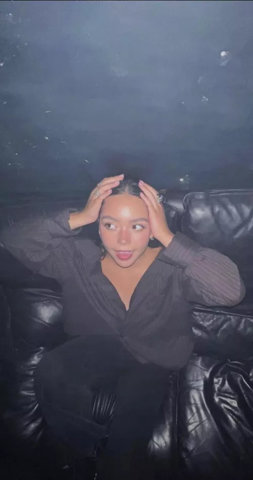 Boyfriend: “go sit on that casting couch” 🤣🤣💀didn’t know until after this pic, rude bf! Won’t let dad see this haha by Abg_vanessa