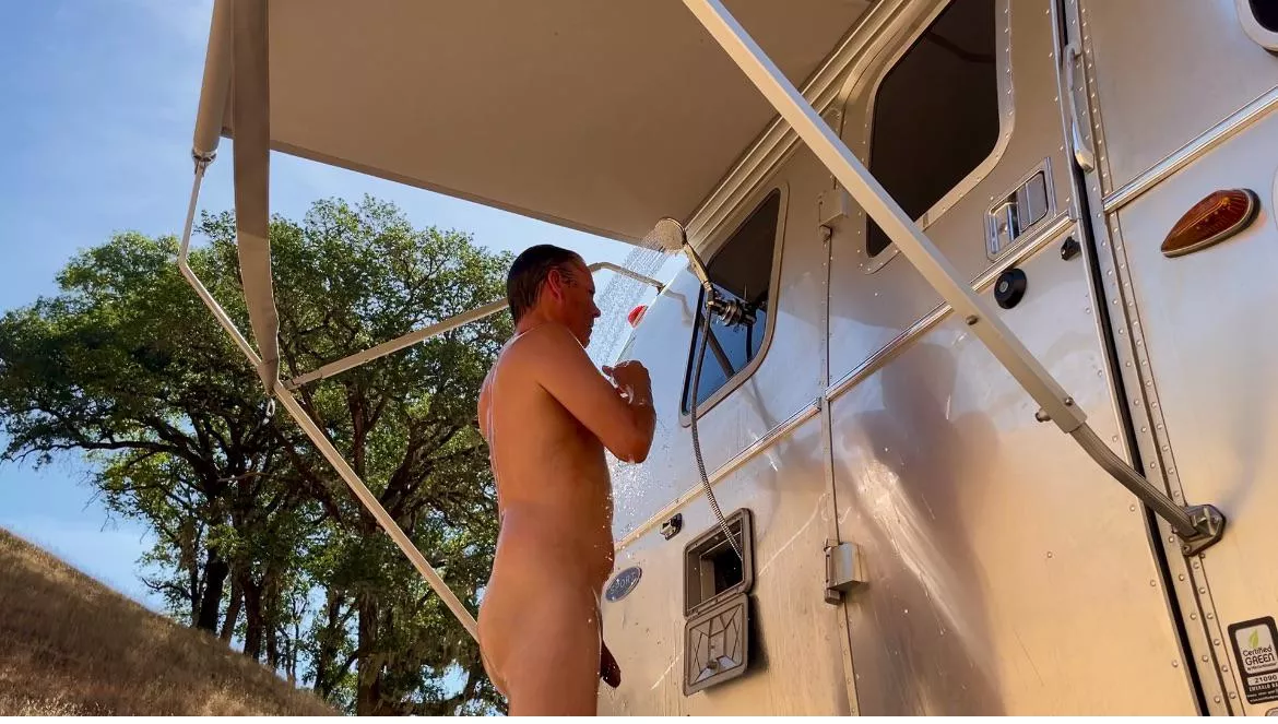 Camping shower posted by ChupacabraDeAmor