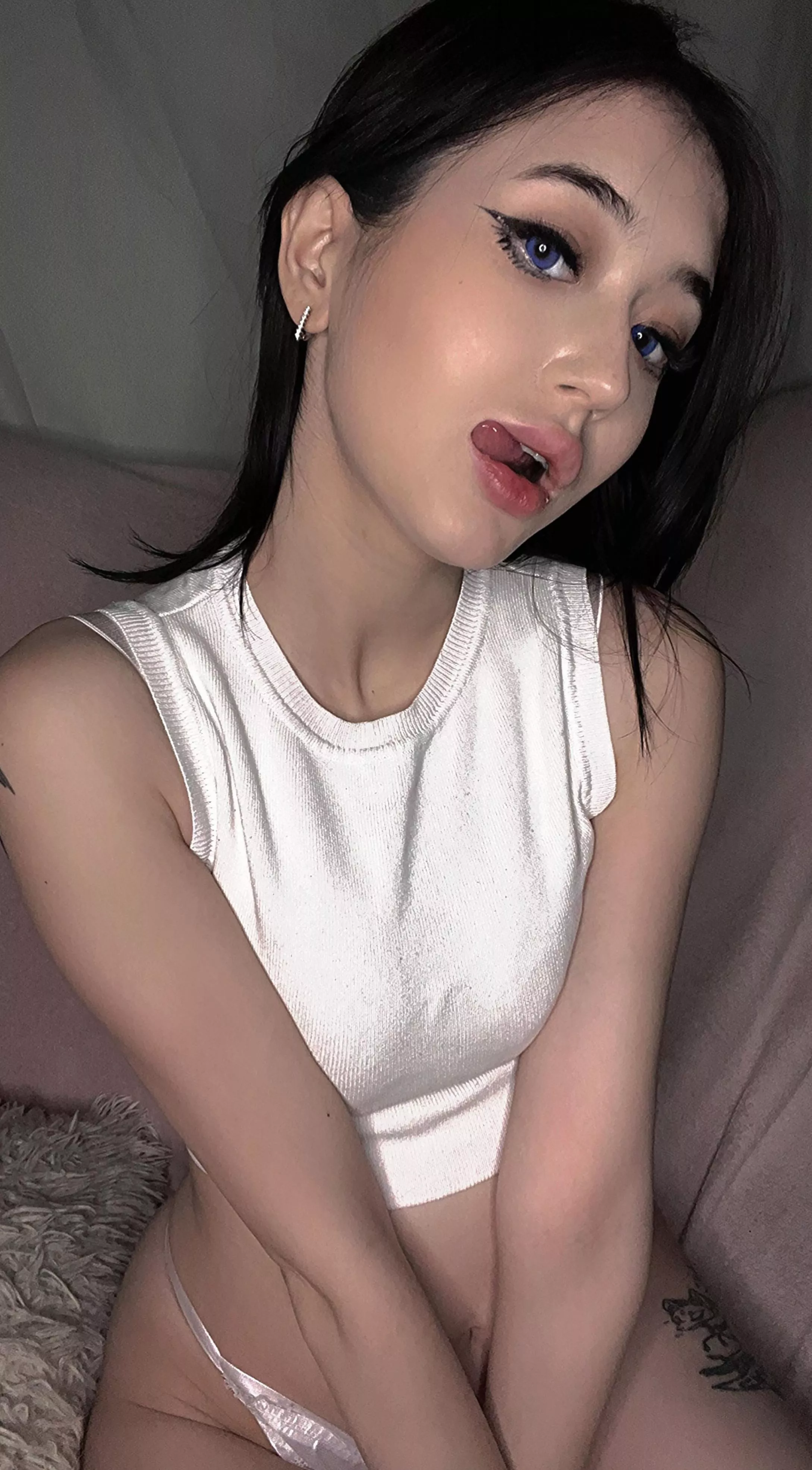 Can I convince you to bang me twice a day posted by Spofye