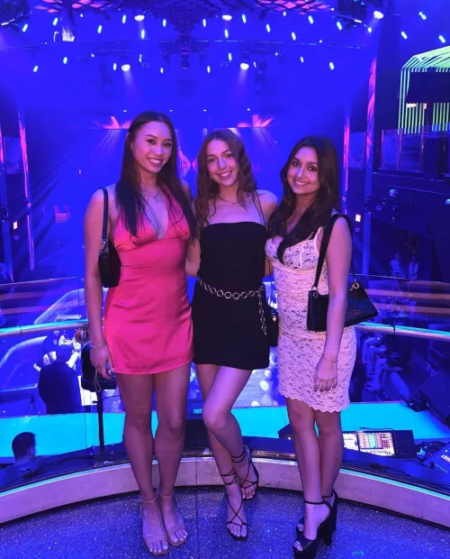 Club babes by BingB0ngBoi