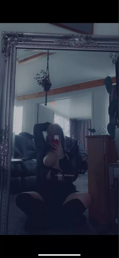 Come lay on my chest by lucid_illistrious