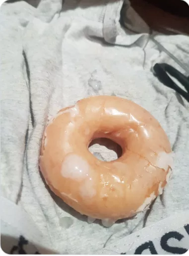 Cum on my breakfast doughnut 🍩 You wanna taste ❓ posted by Damonready