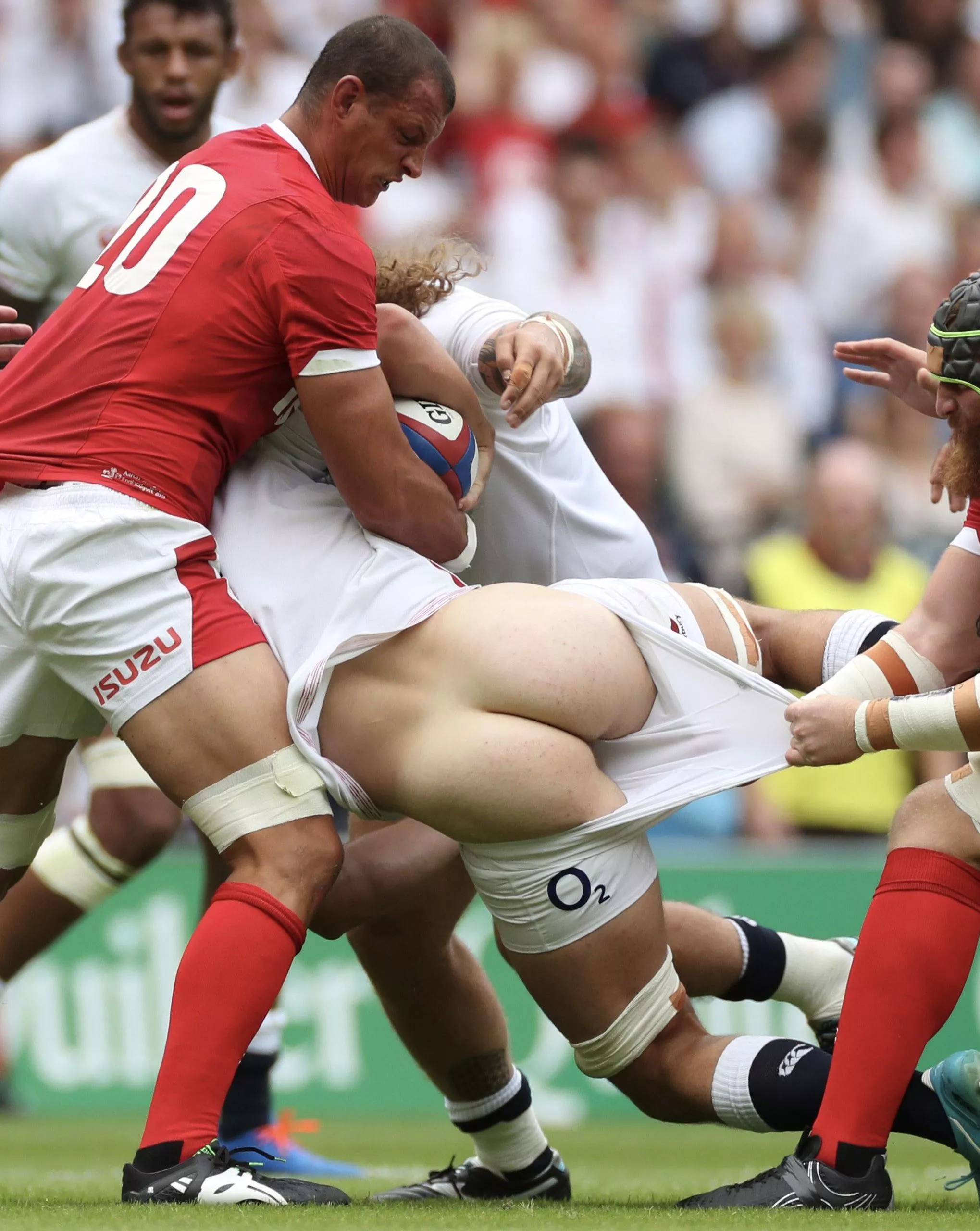 Exposed 👀 posted by Hottestmenintheworld