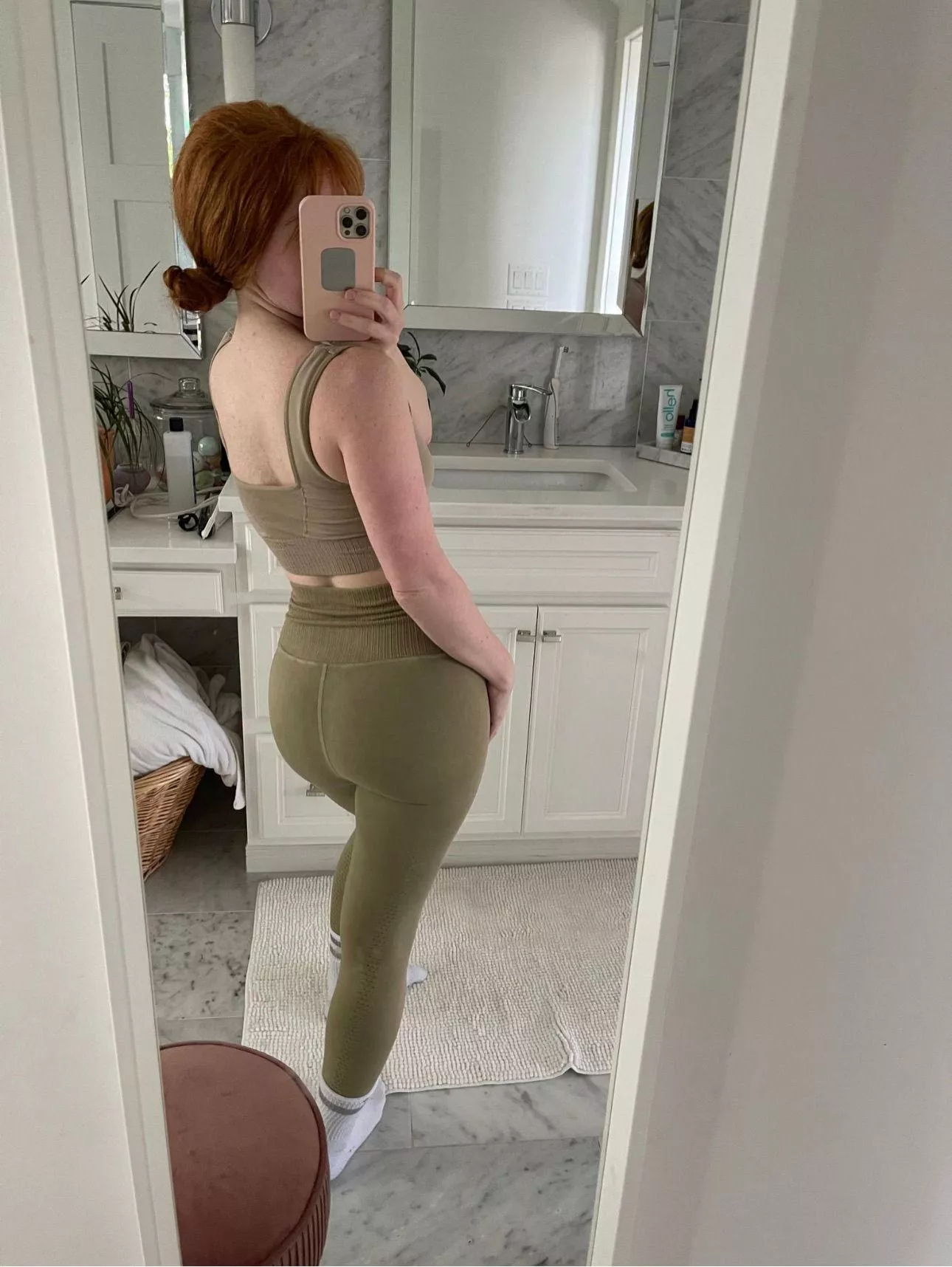 Glute game on point after those hip thrusters, can't help but admire my own progress. posted by pennypreiss