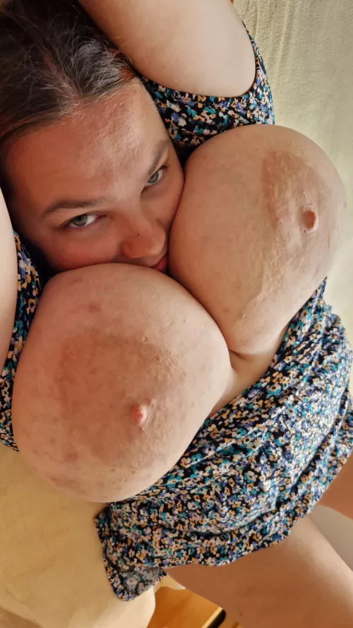 Helloo 💕💕🫣 by M_Lady69