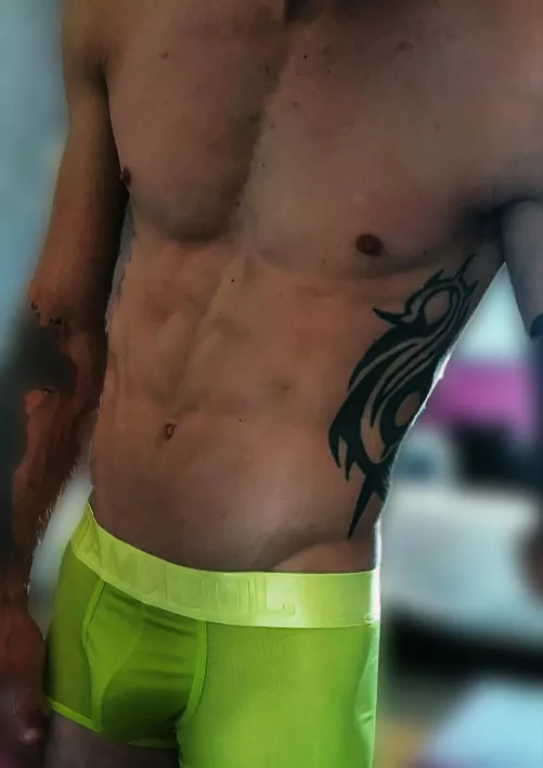 Is yellow my color? by Plane_Owl8072