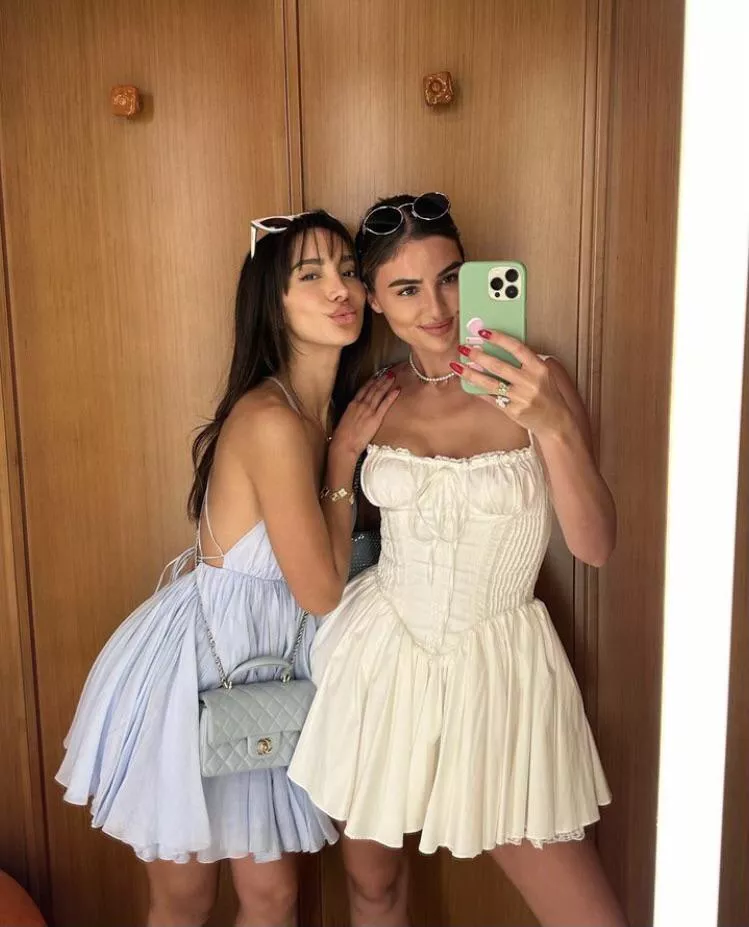 left or right? posted by devilndaisies