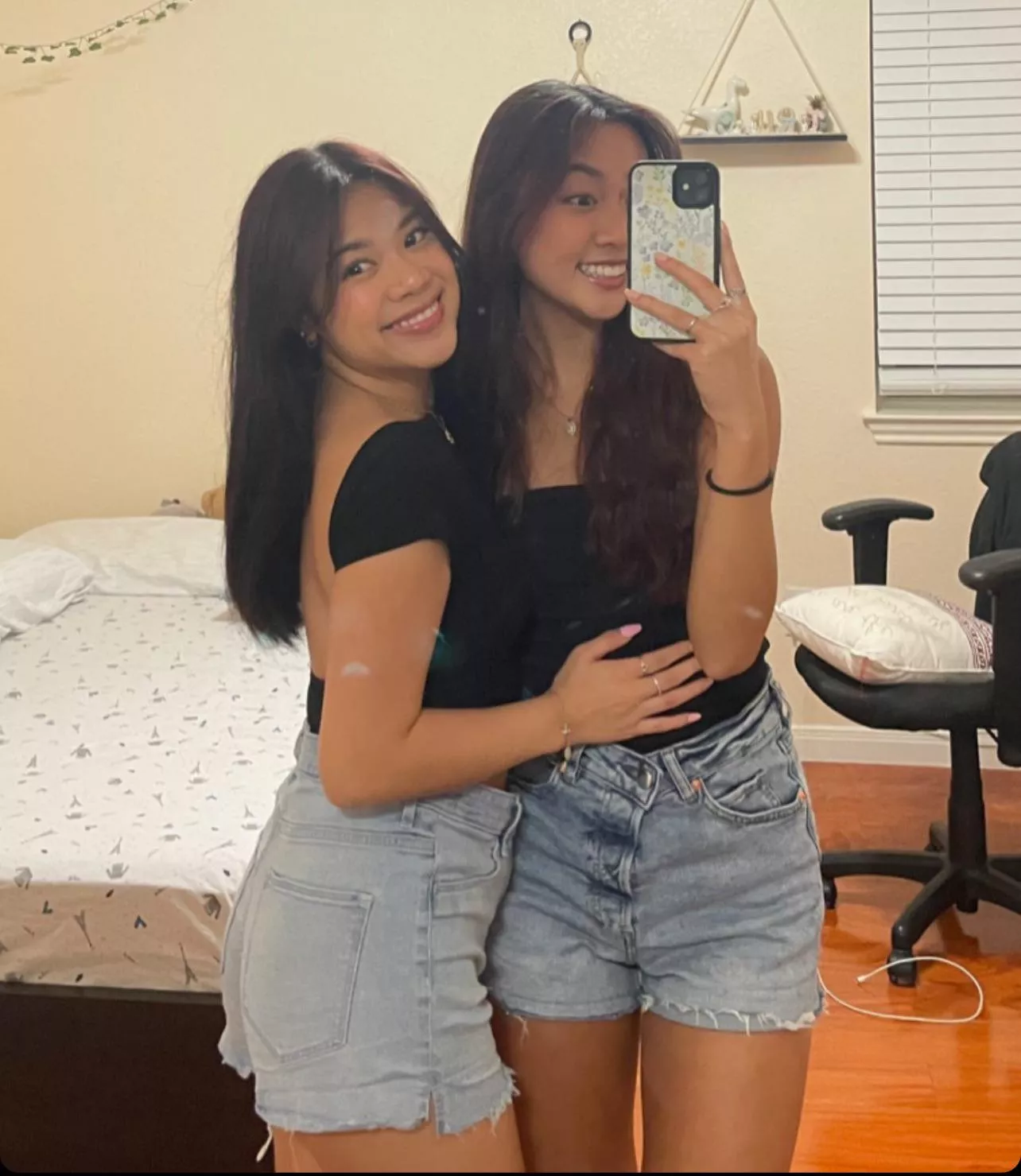 lovely sisters posted by zesty_demonsrr