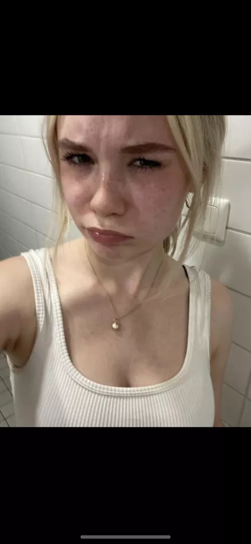 May I receive a tribute ?(f) by Silent_Community4608