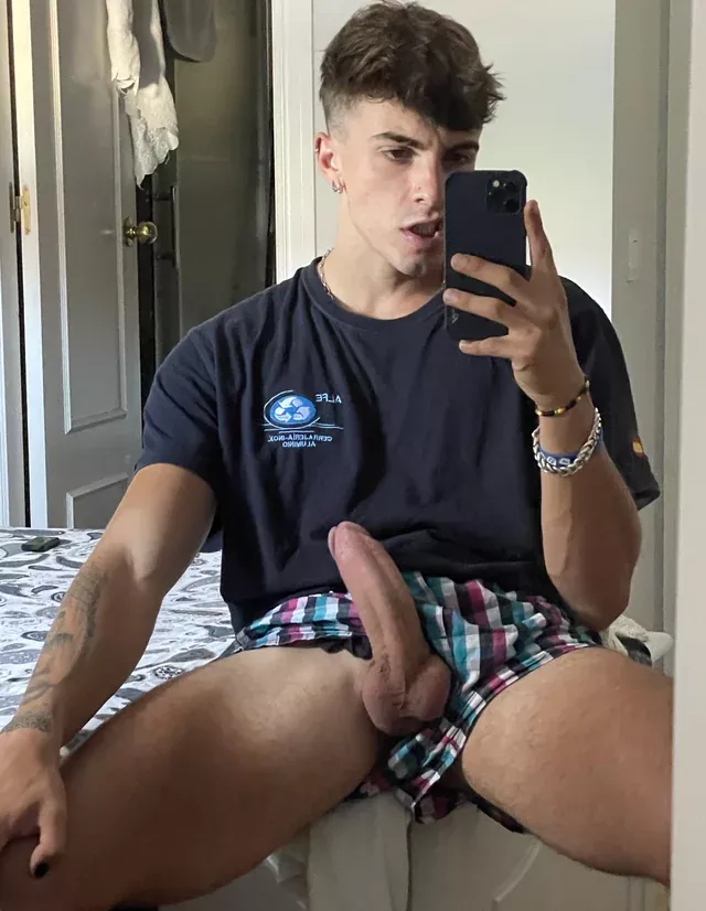 my dick doesn't fit in my underwear posted by jjboy0