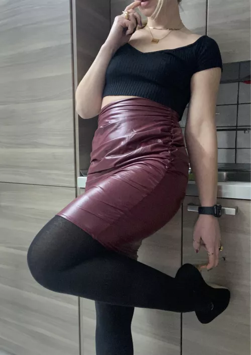 My leather skirt… pencil by NatyBond_OF