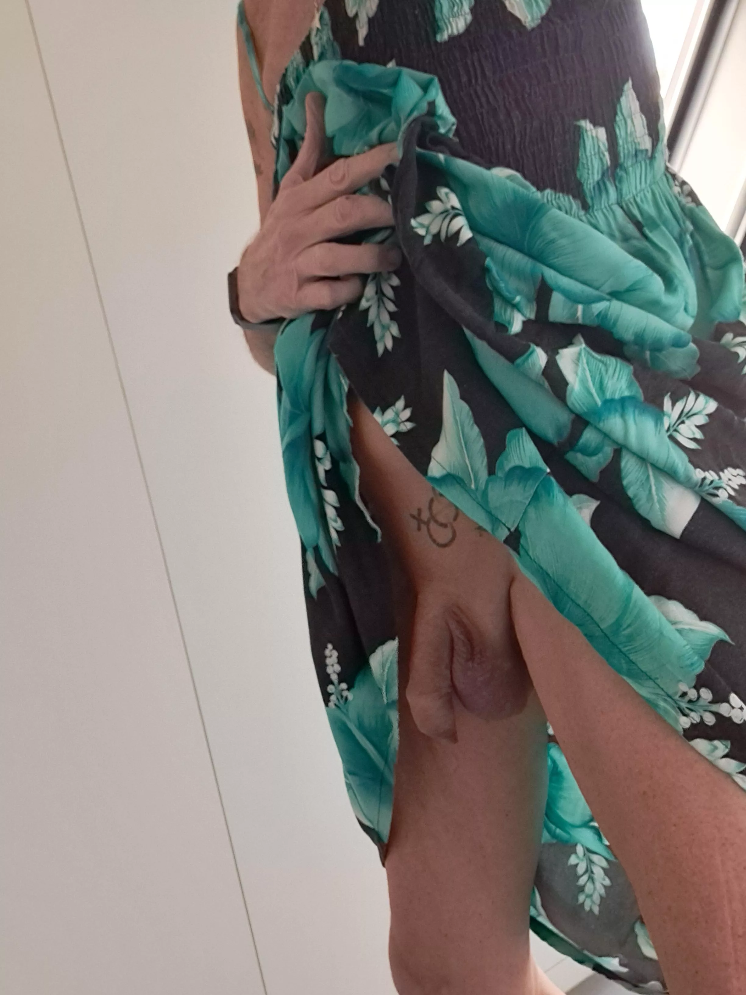 No panty but a dress posted by kromme1