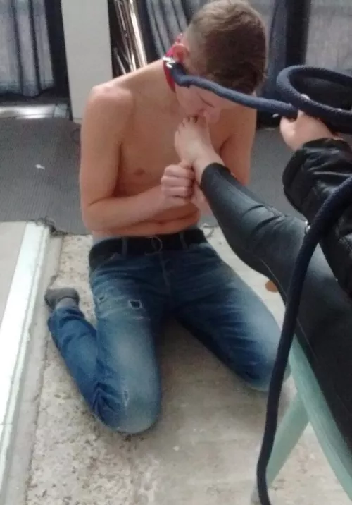 On leash by queensasjaluna