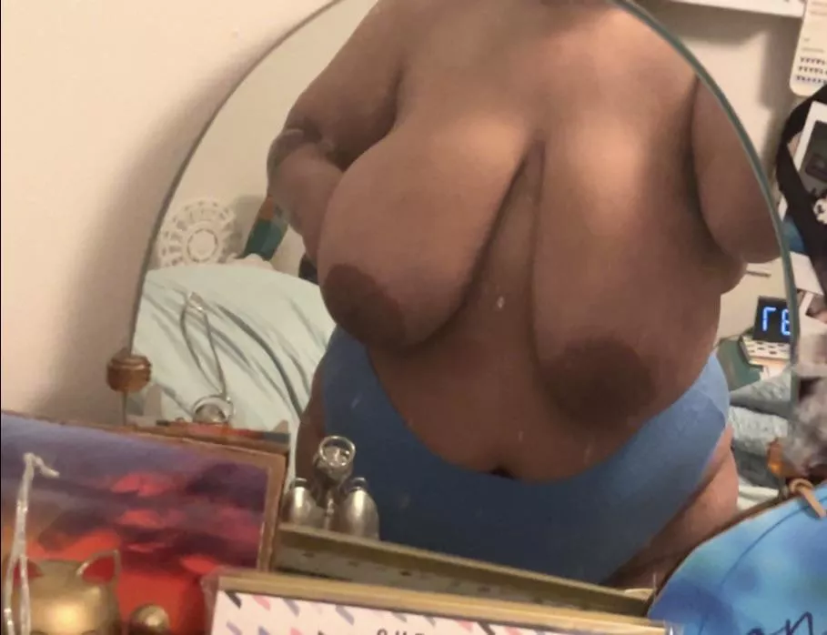 Saturdays are for the bed 😌😋 posted by zillamum