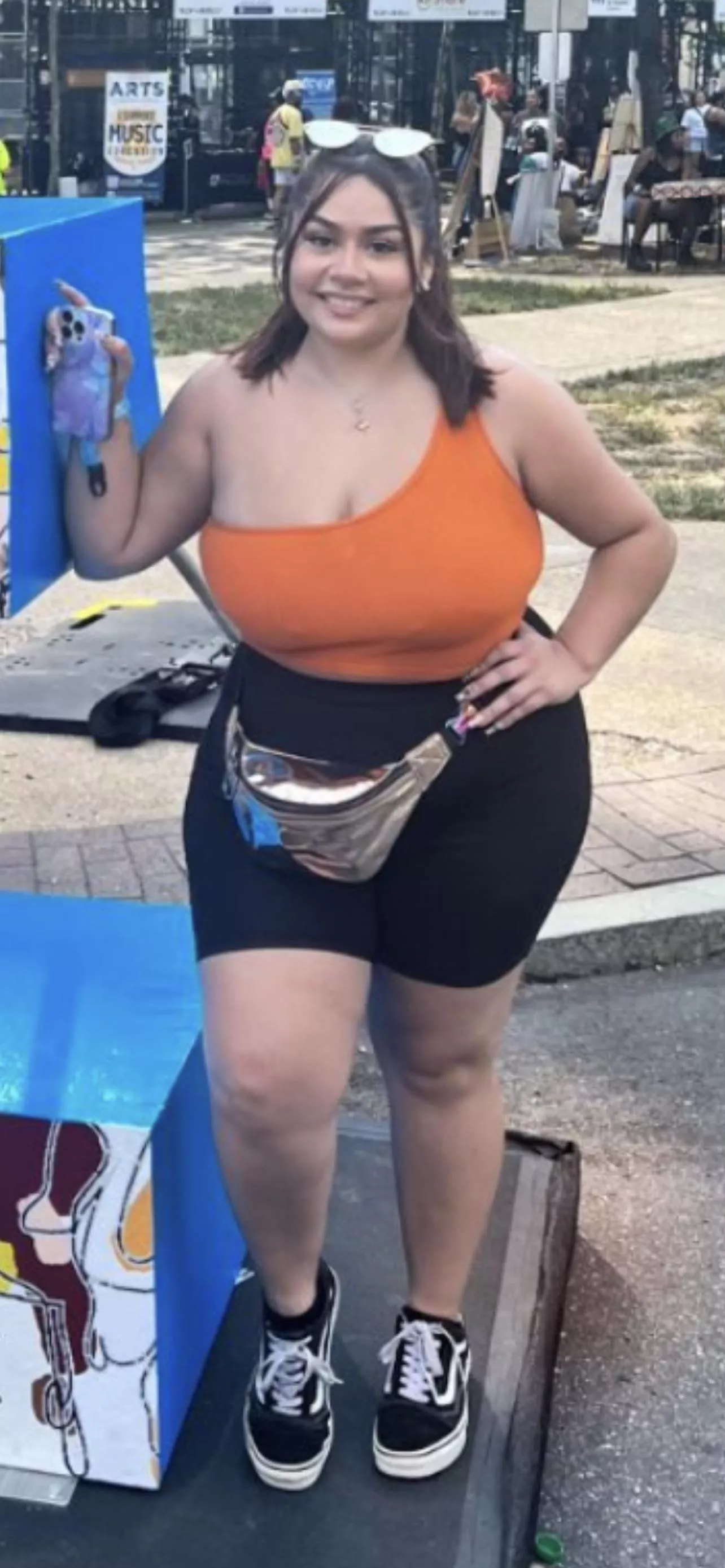 Short n thick with very big tits posted by wabadae