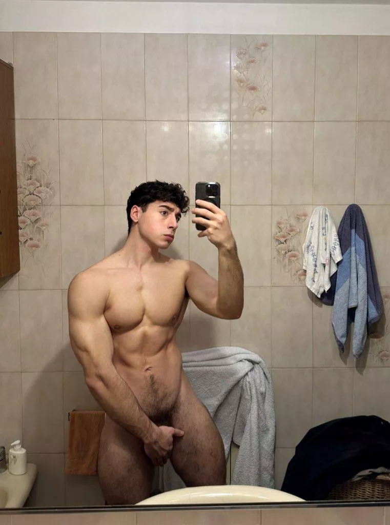 Should i remove my hand? 👀 posted by Elegant_Reality_2028