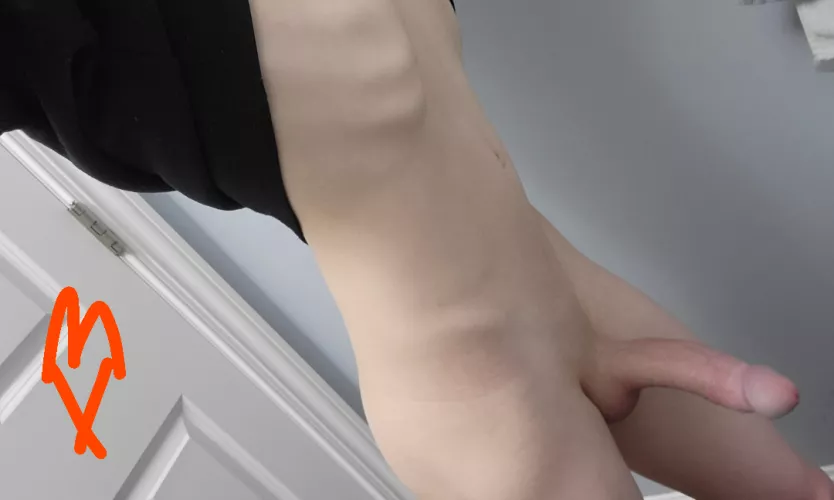 🖤 Straight boys.. would you ever date a lil cutie w a massive cock? 🙈 by PicoISme