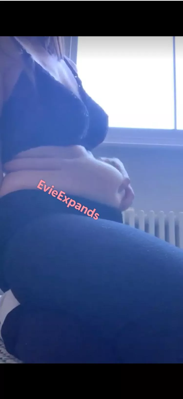 Stuffed, bulging and happy 😊 🐷🫣🥵 posted by evieexpands