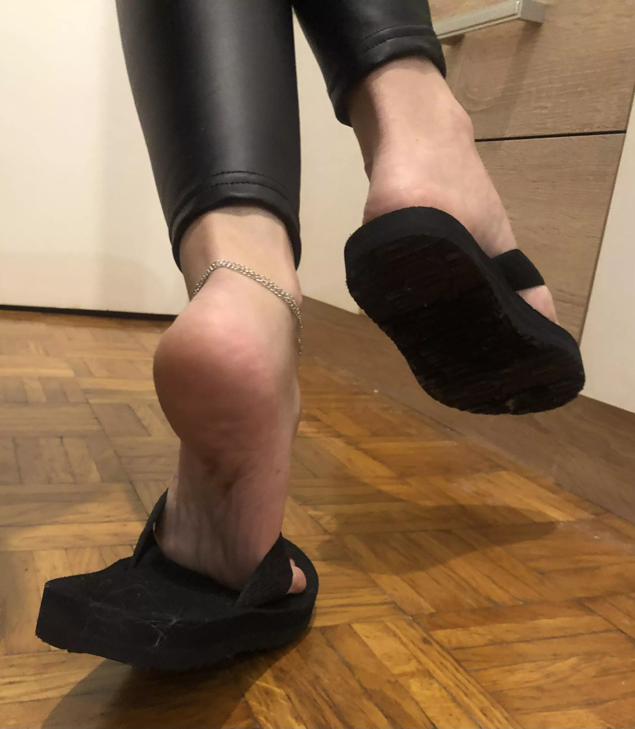 The most comfortable flip-flops I've ever worn posted by albastoes