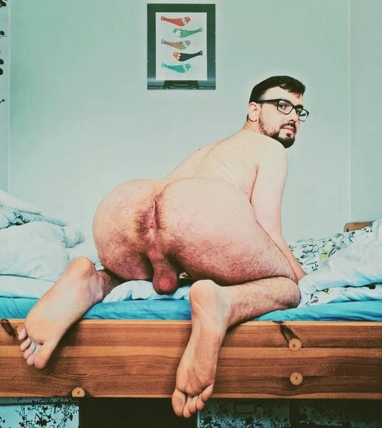 You said to keep it hairy, so I did, does it look good in this position? Isn't It too big? 🫣😥 posted by Low_Cauliflower7238