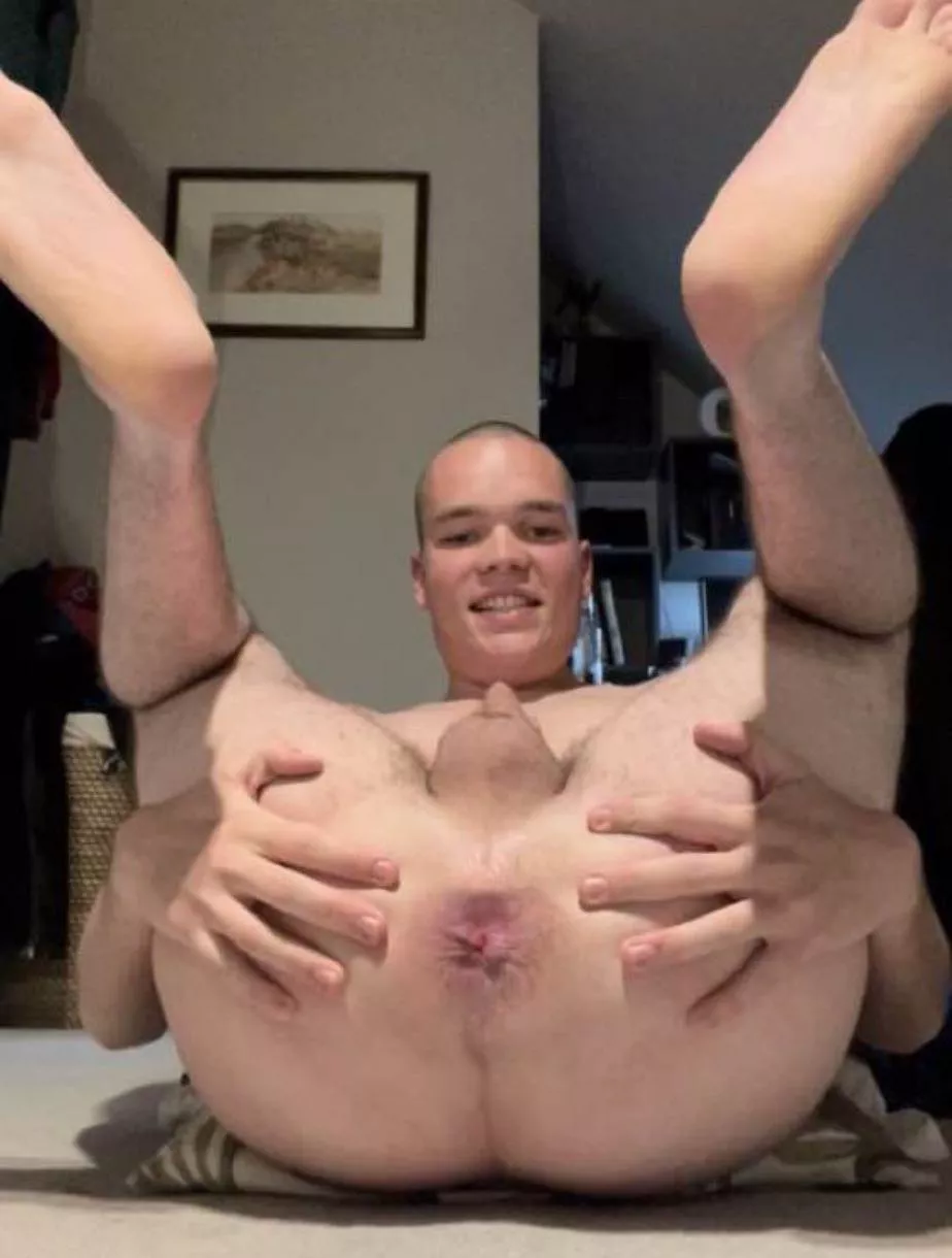 [20] I’m a total shameless slut! I want everyone to see me naked spreading open my ass so I can show the world how much of a pathetic cum hungry bum boy slut I am! Pls HMU! posted by Olly7678