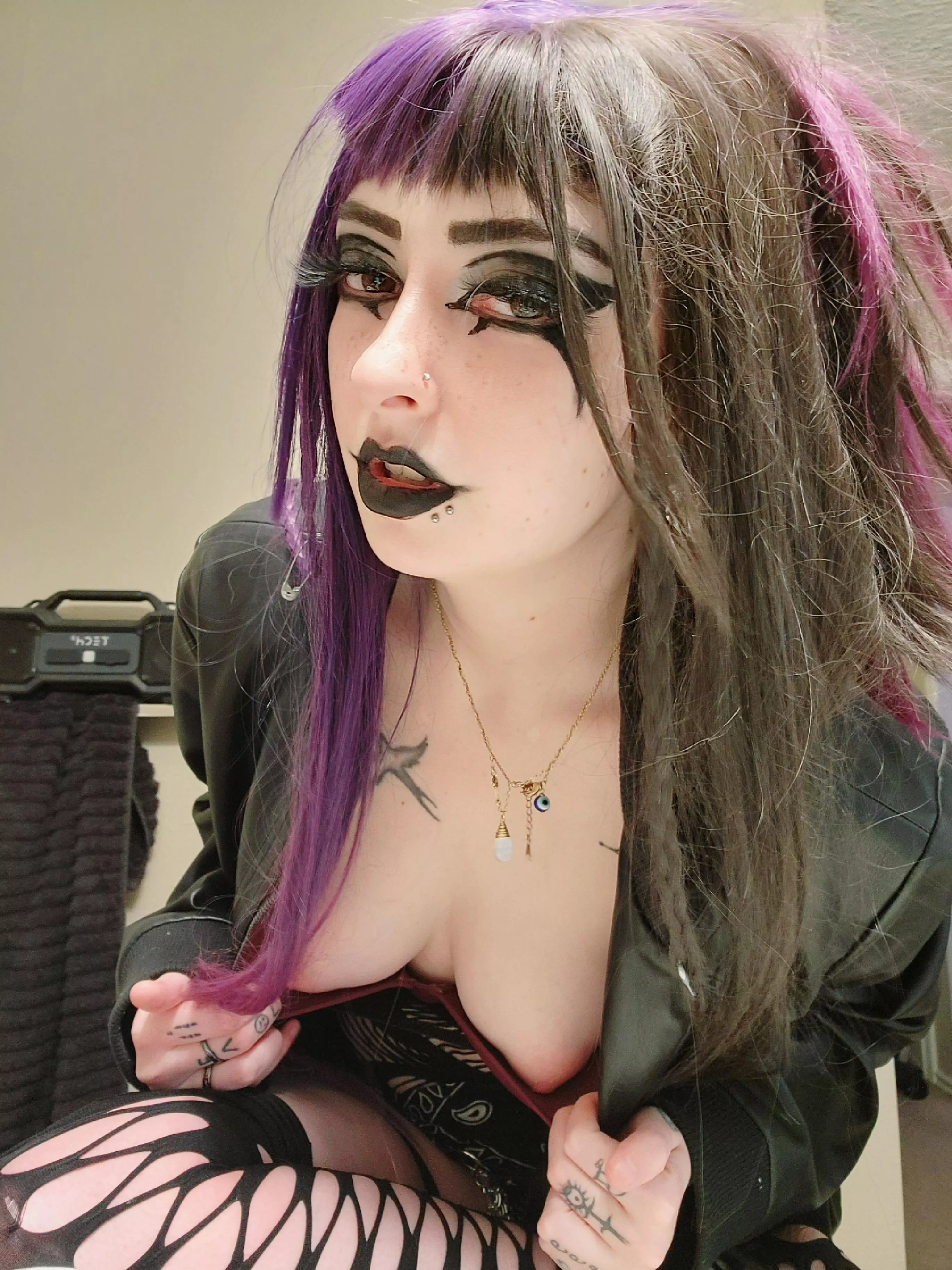 A business meeting posted by xdream_scapex