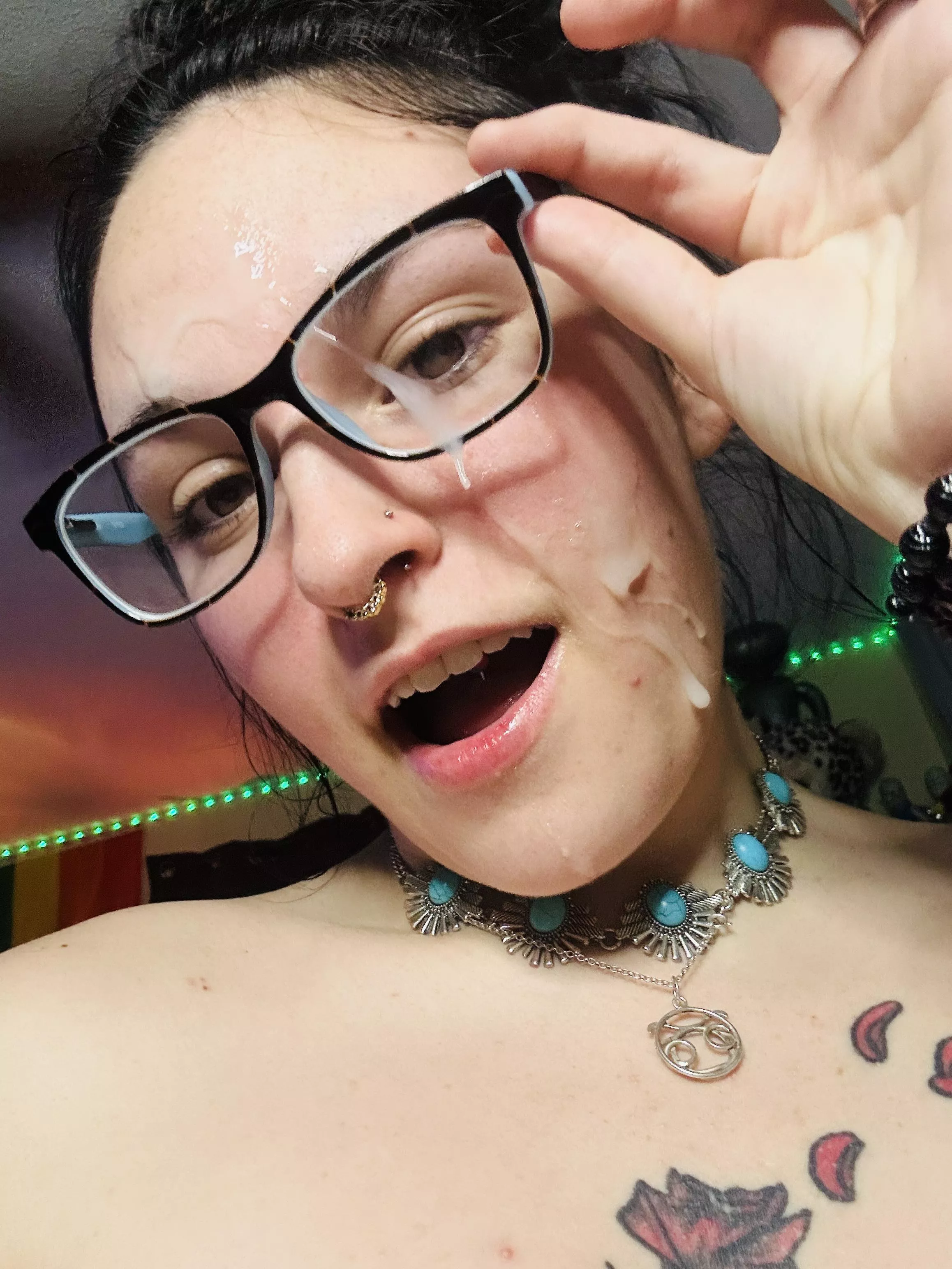 a messy morning 😳 posted by Deeply_Eyesu