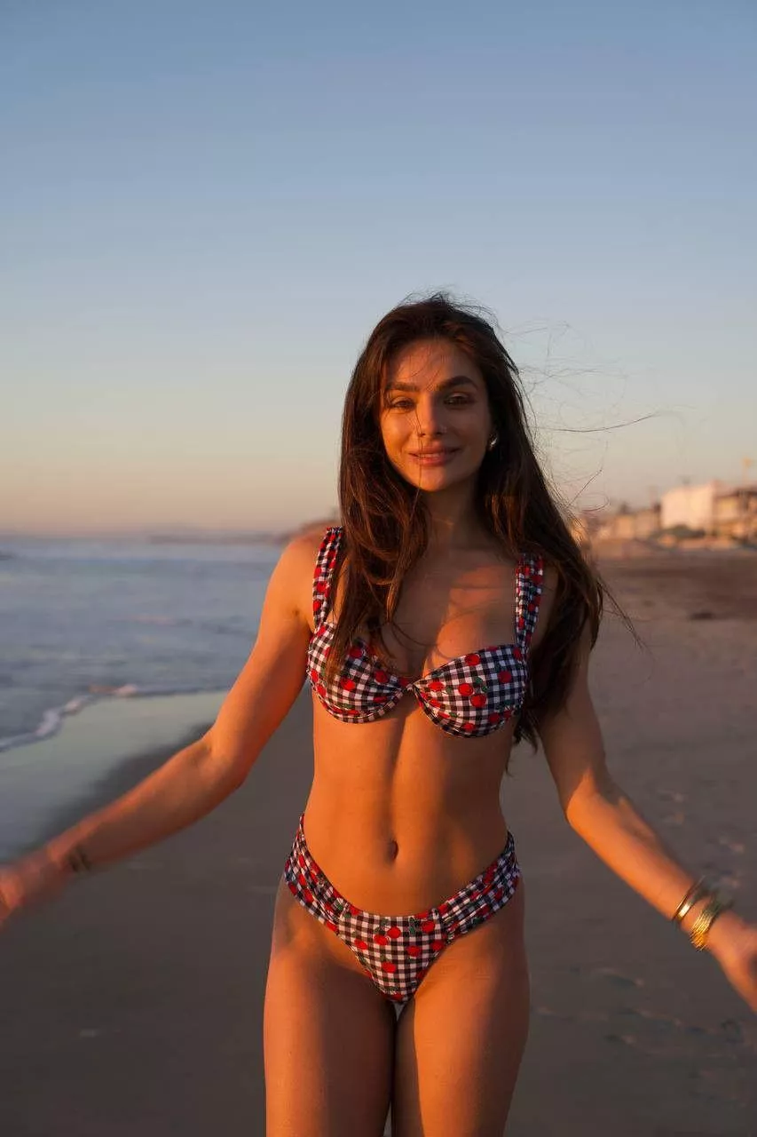 Am I the kind you'd invite out to eat? posted by Brocken_Angled