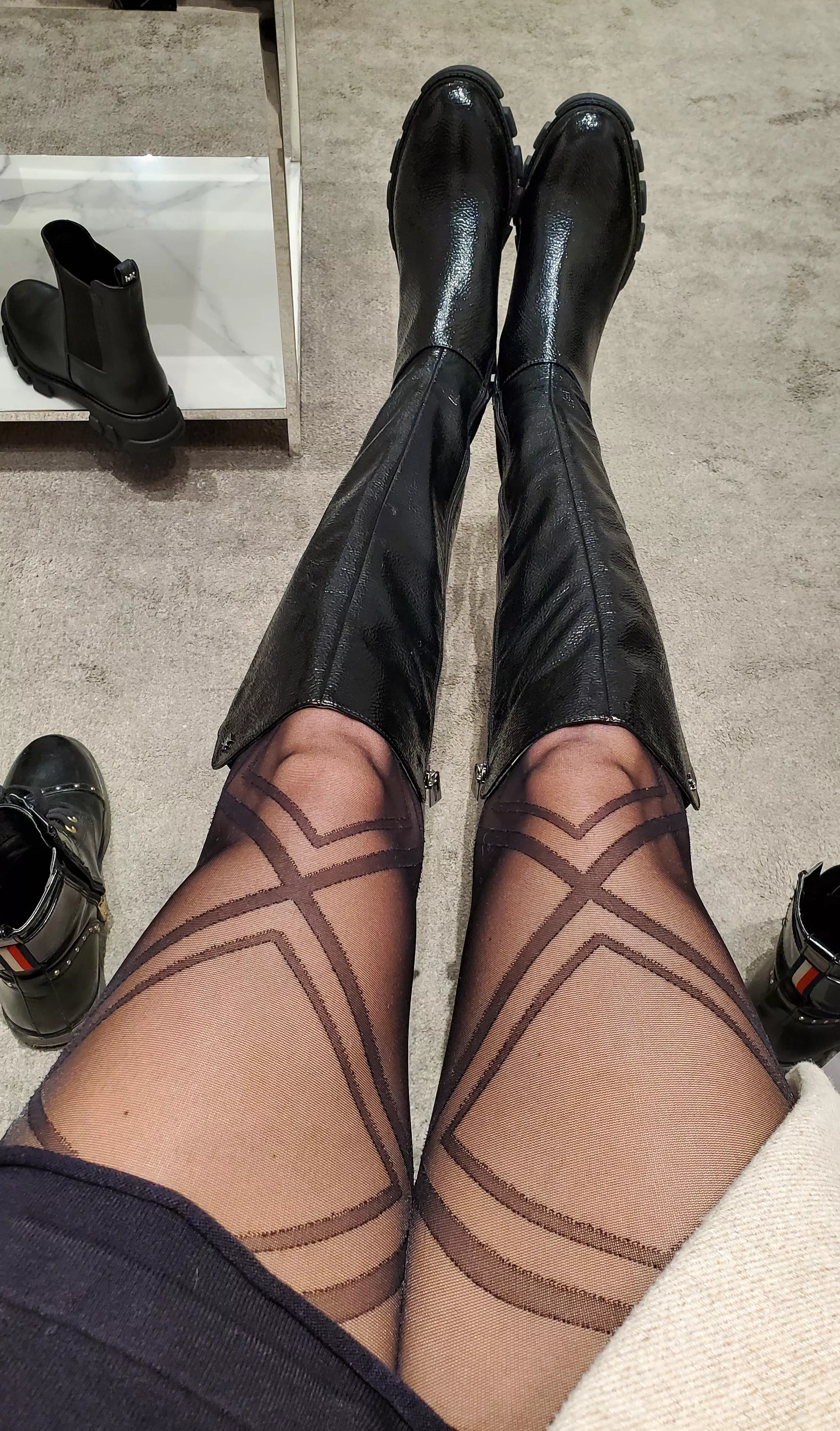 Call me a shopaholic.. but I can't help myself.. posted by popruzhinka