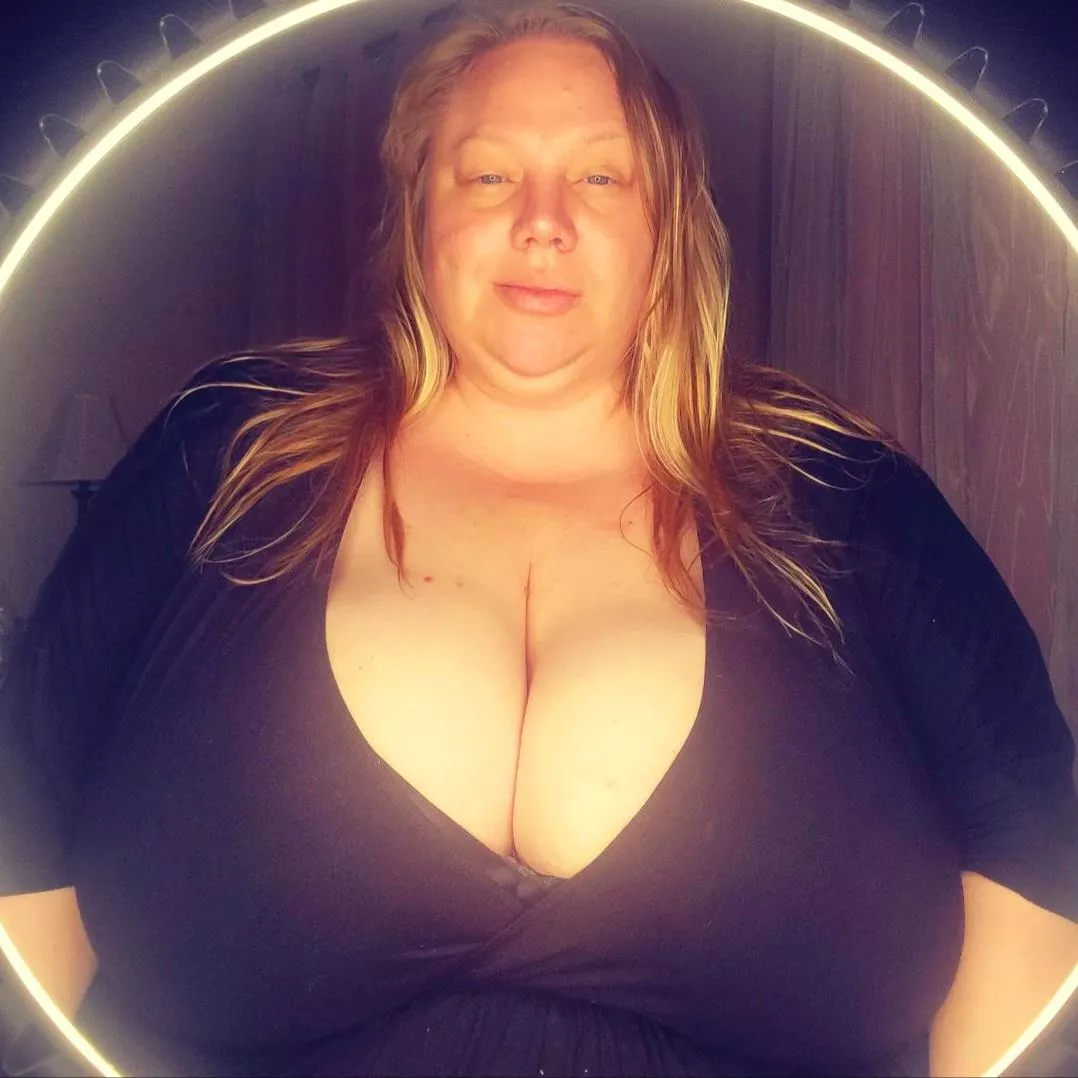 Cum into my circle 😉 posted by haileyxxxfun