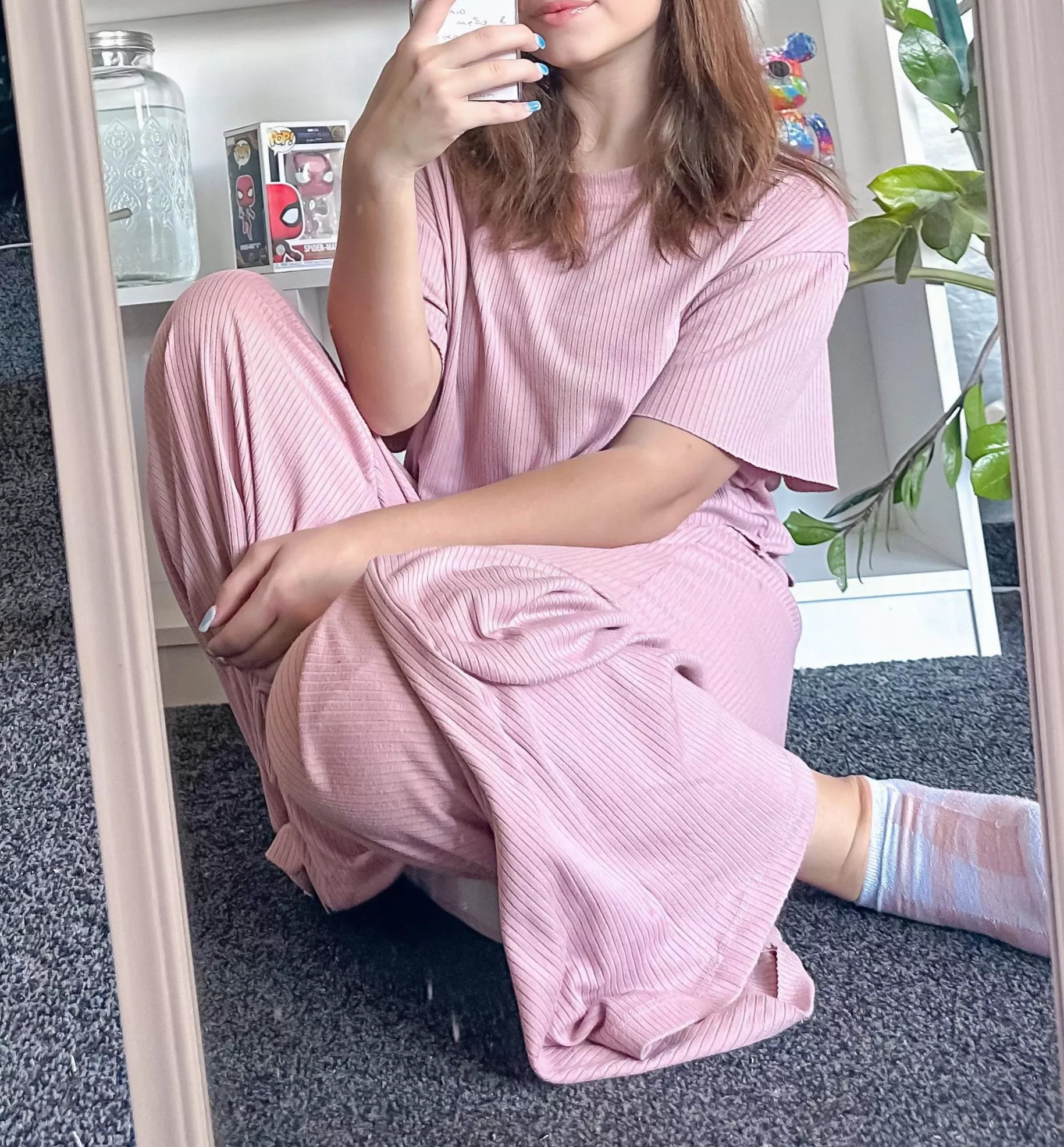 Enjoying my warm oily hands rubbing your sensitive head like this? posted by Mutzkm