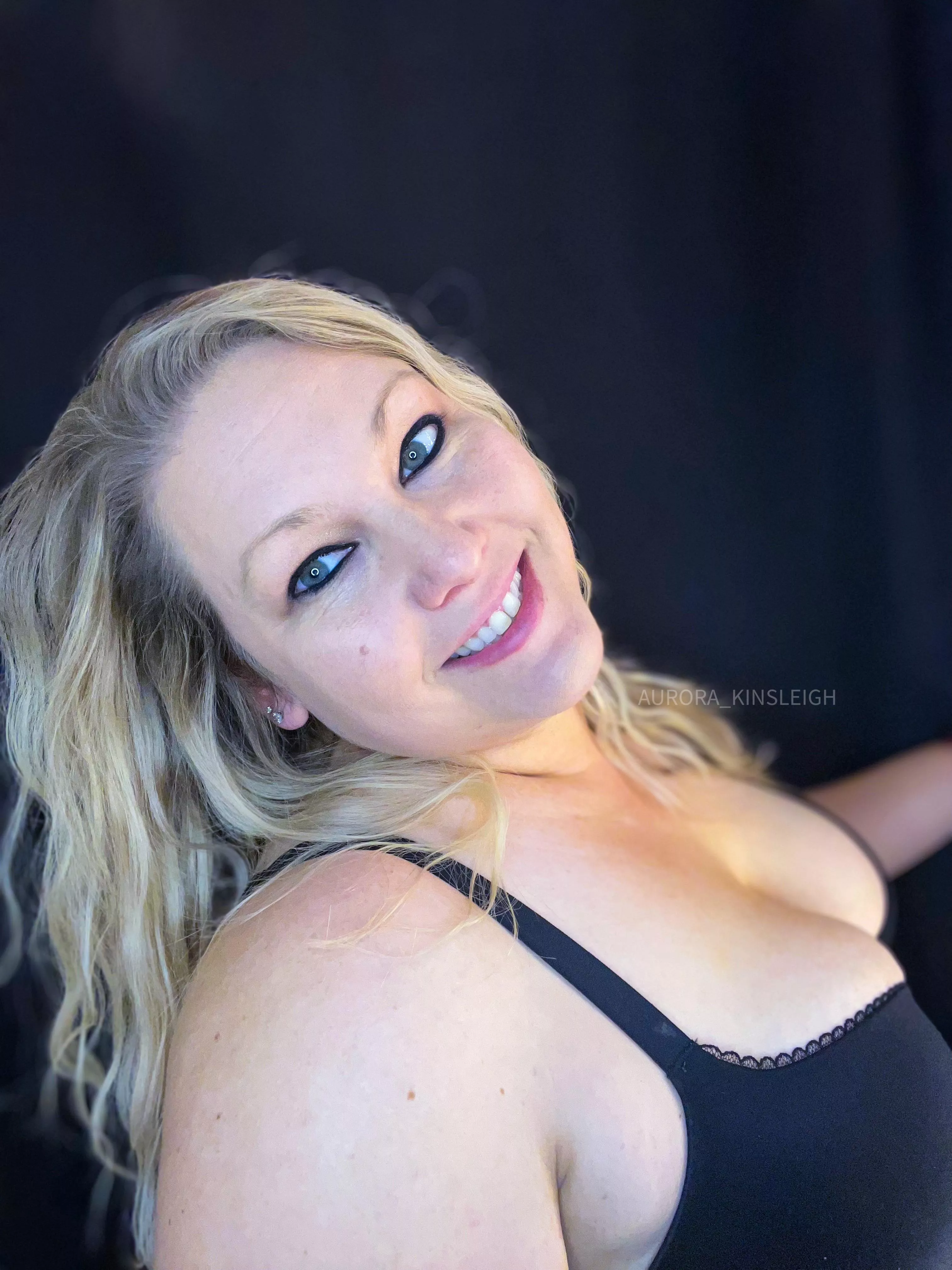 Feeling good, losing weight but still more to go. Cheers to a new week! posted by AuroraKinsleigh