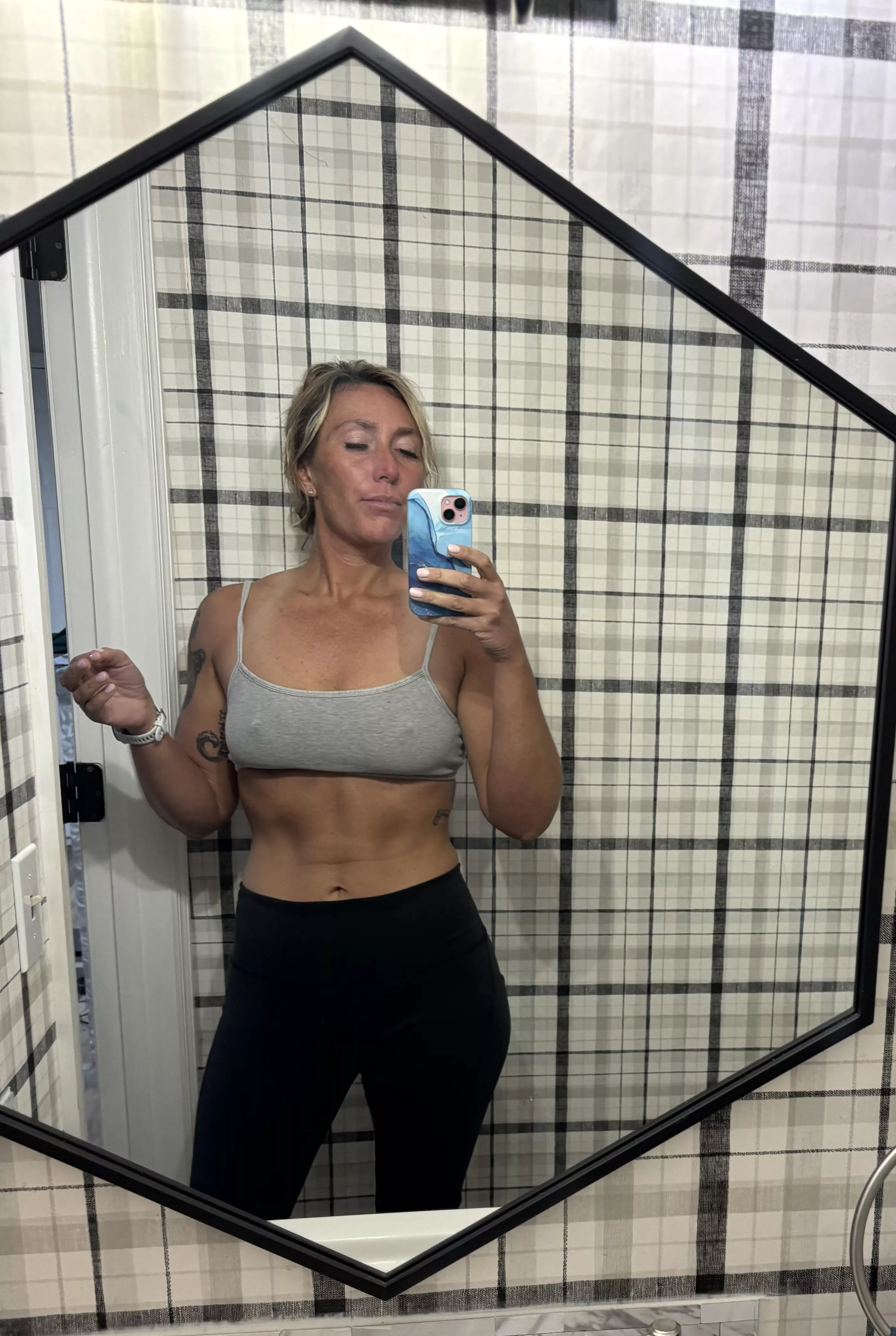 Happy Monday posted by SettingVisible419