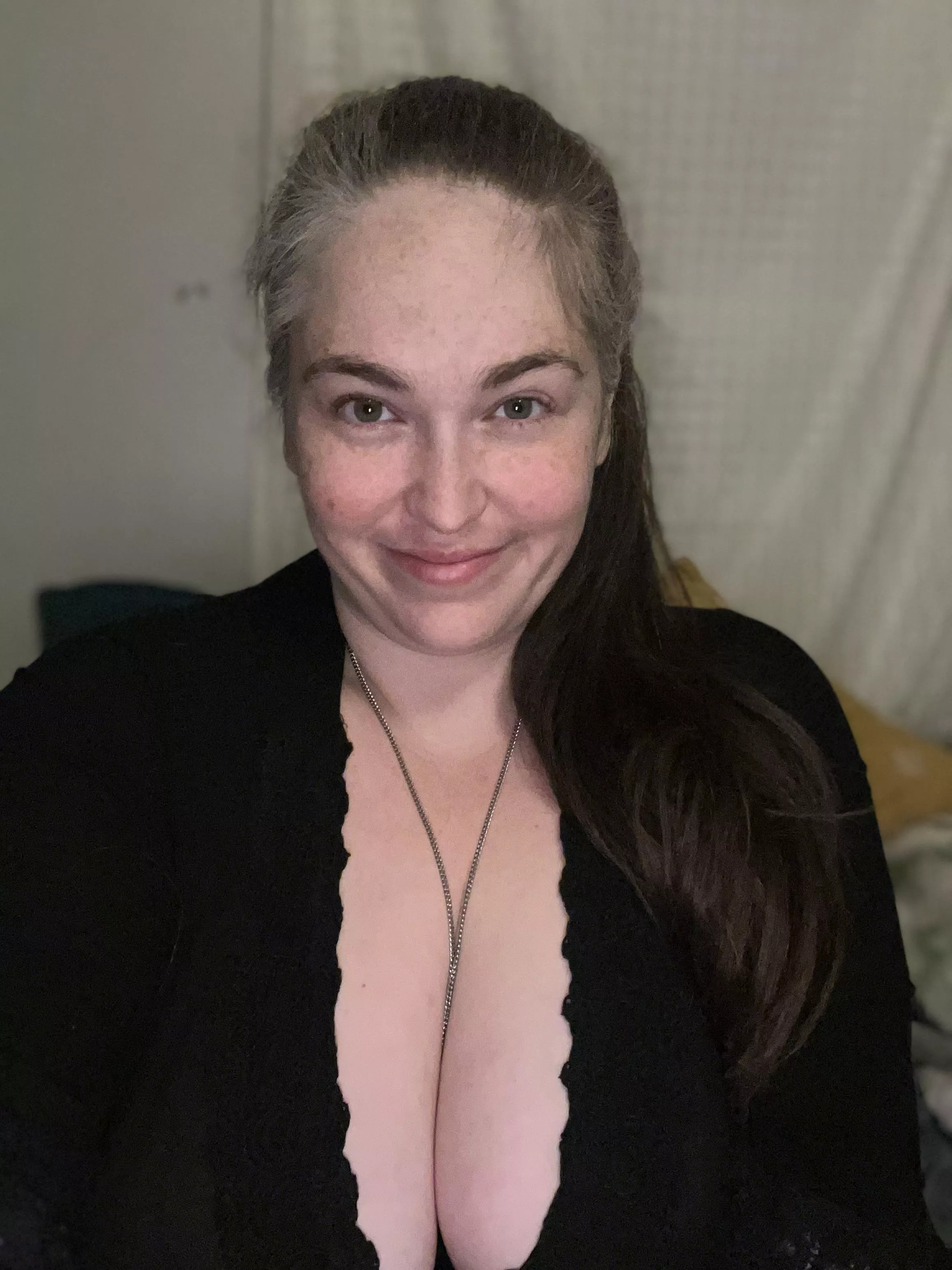 Happy Monday! 37F posted by GoddessAnnaG