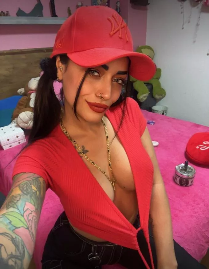 Hot girl shit posted by Soy-Lizzy