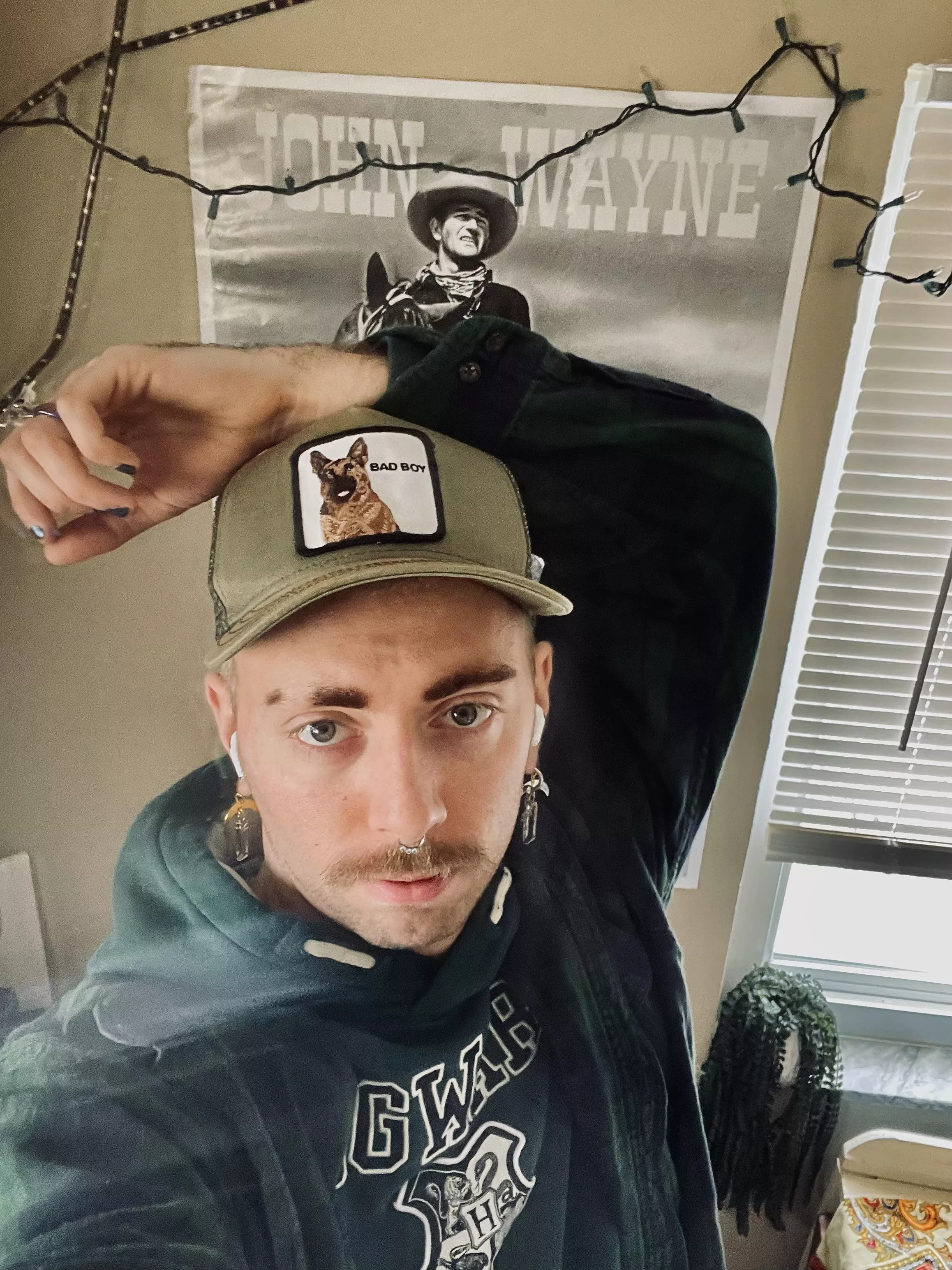 Howdy bros 🌵 how’s everyone’s Monday ? posted by ObiGough30