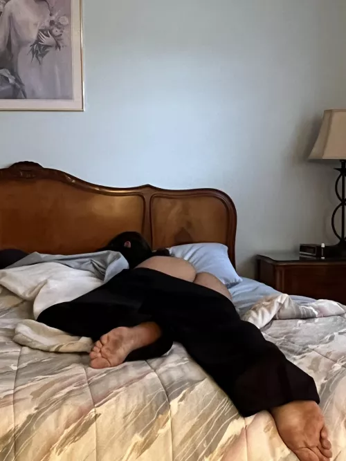 If you caught me mid day napping like this, could you resist? How would you wake me up if you couldn’t? (don’t be shy with your details 😉) by emjaycee117