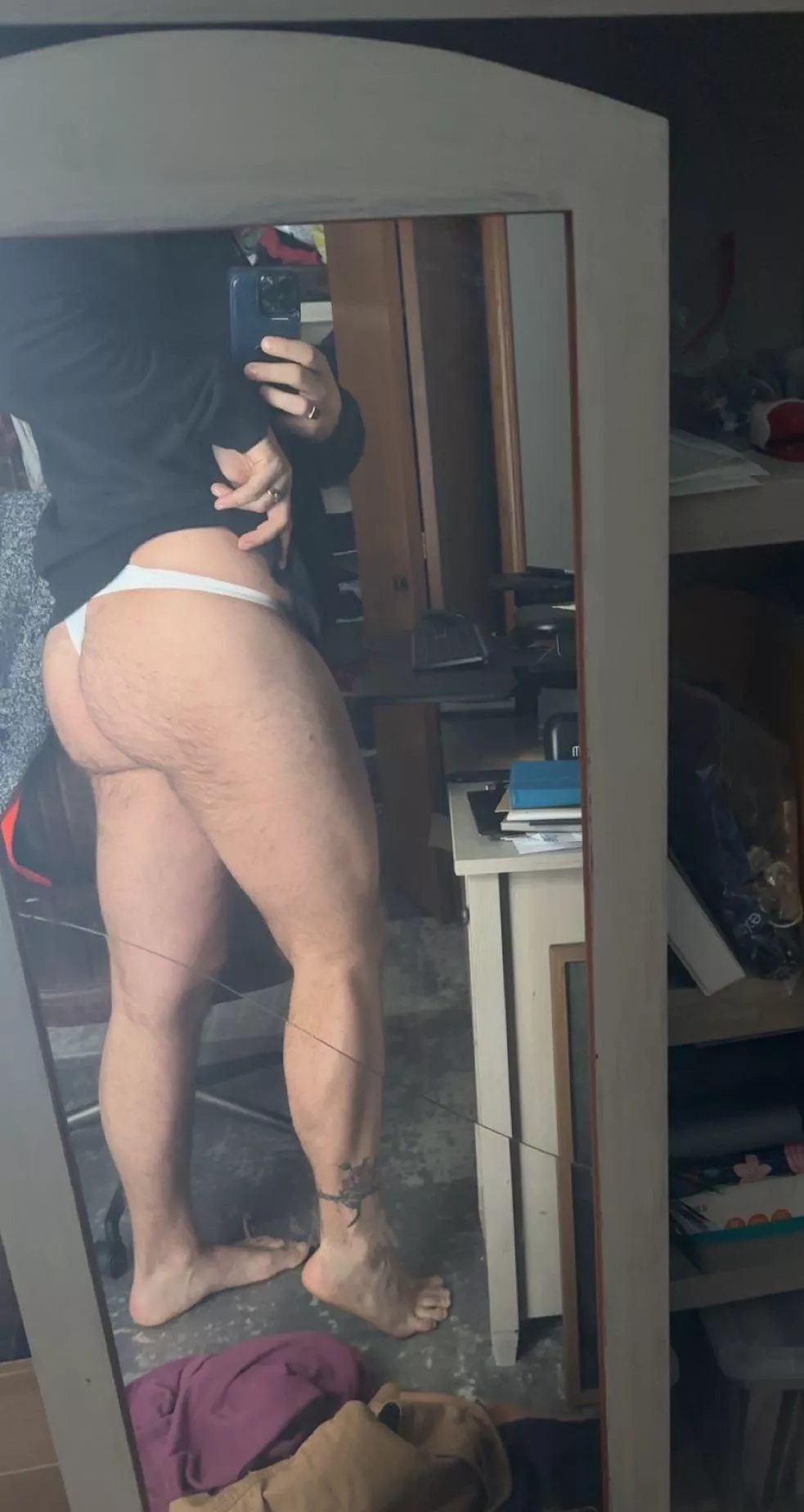 If you like long haired beefy bros in heat then look no further 🍑🍆 posted by BigBucklilho