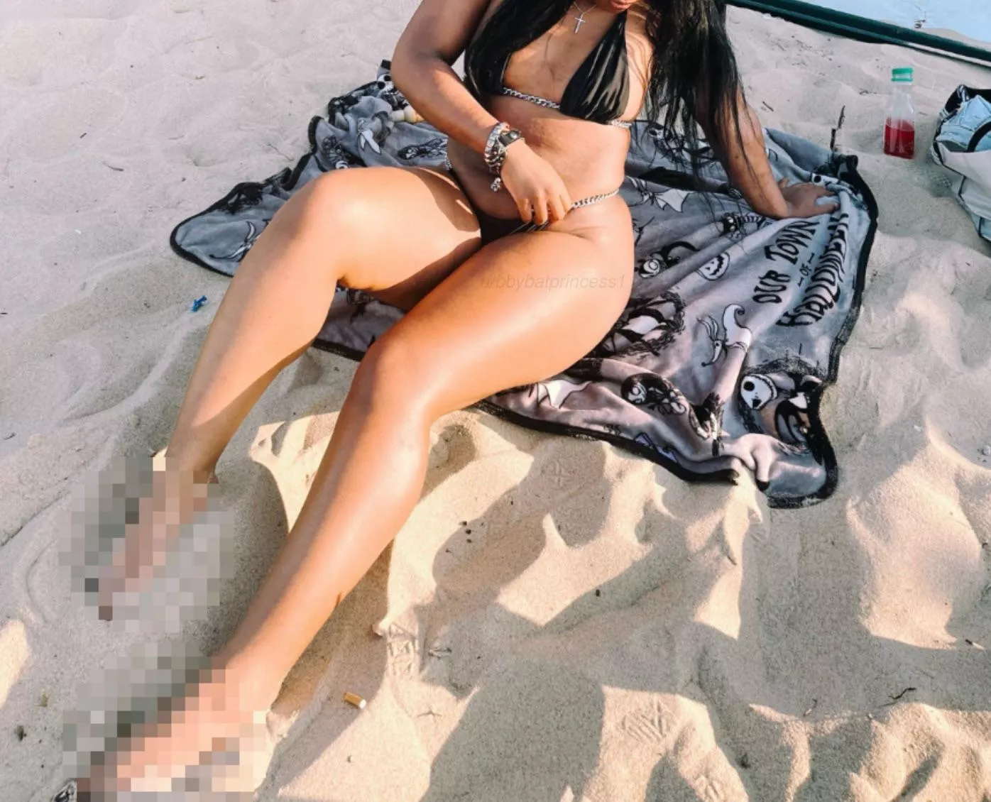 i’m not in the water but i’m still wet 🏄🏾‍♀️ posted by bbybatprincess1