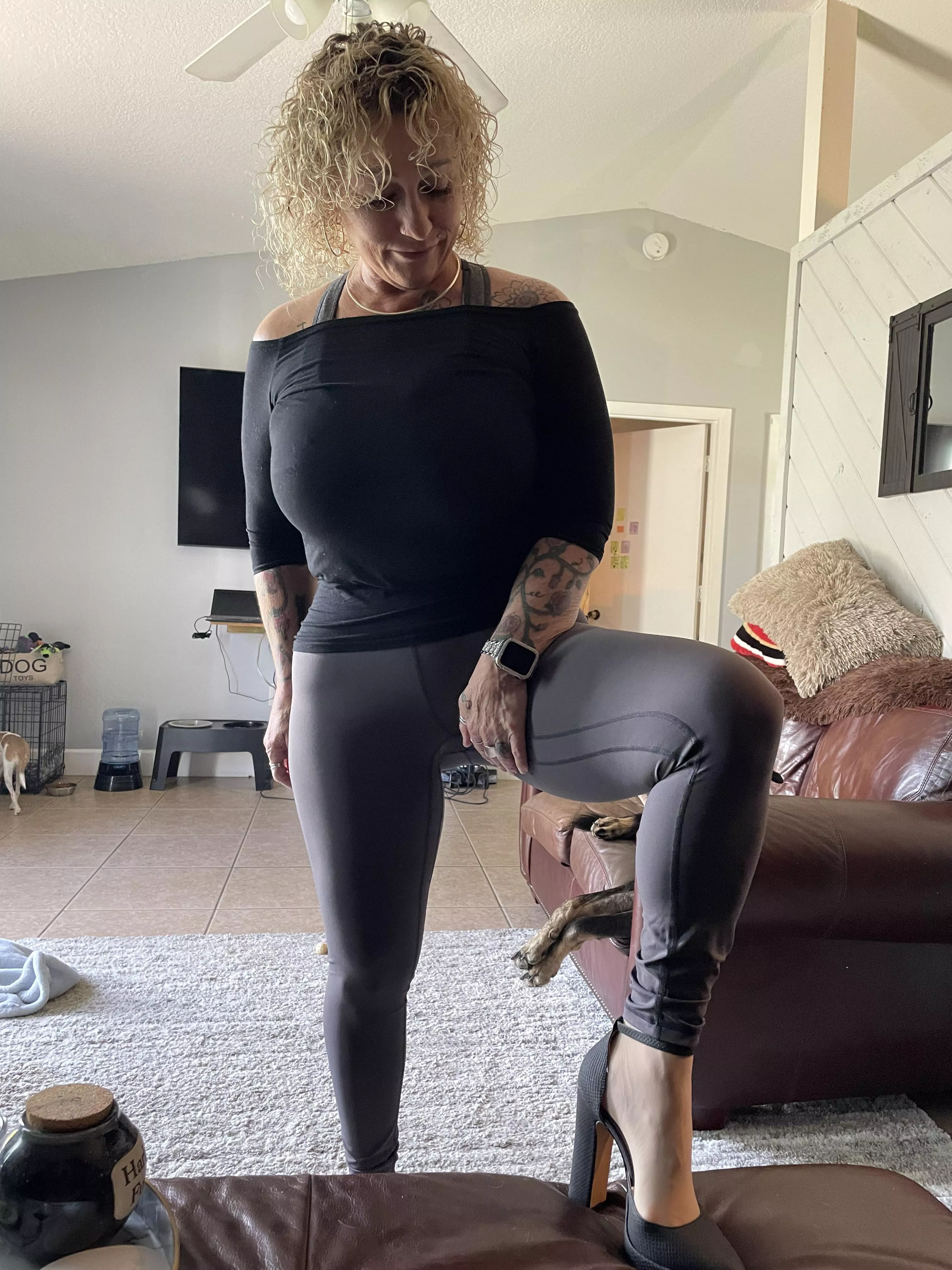 Is this a sexy outfit? Pantyhose leggings and heels posted by Reynamarie80