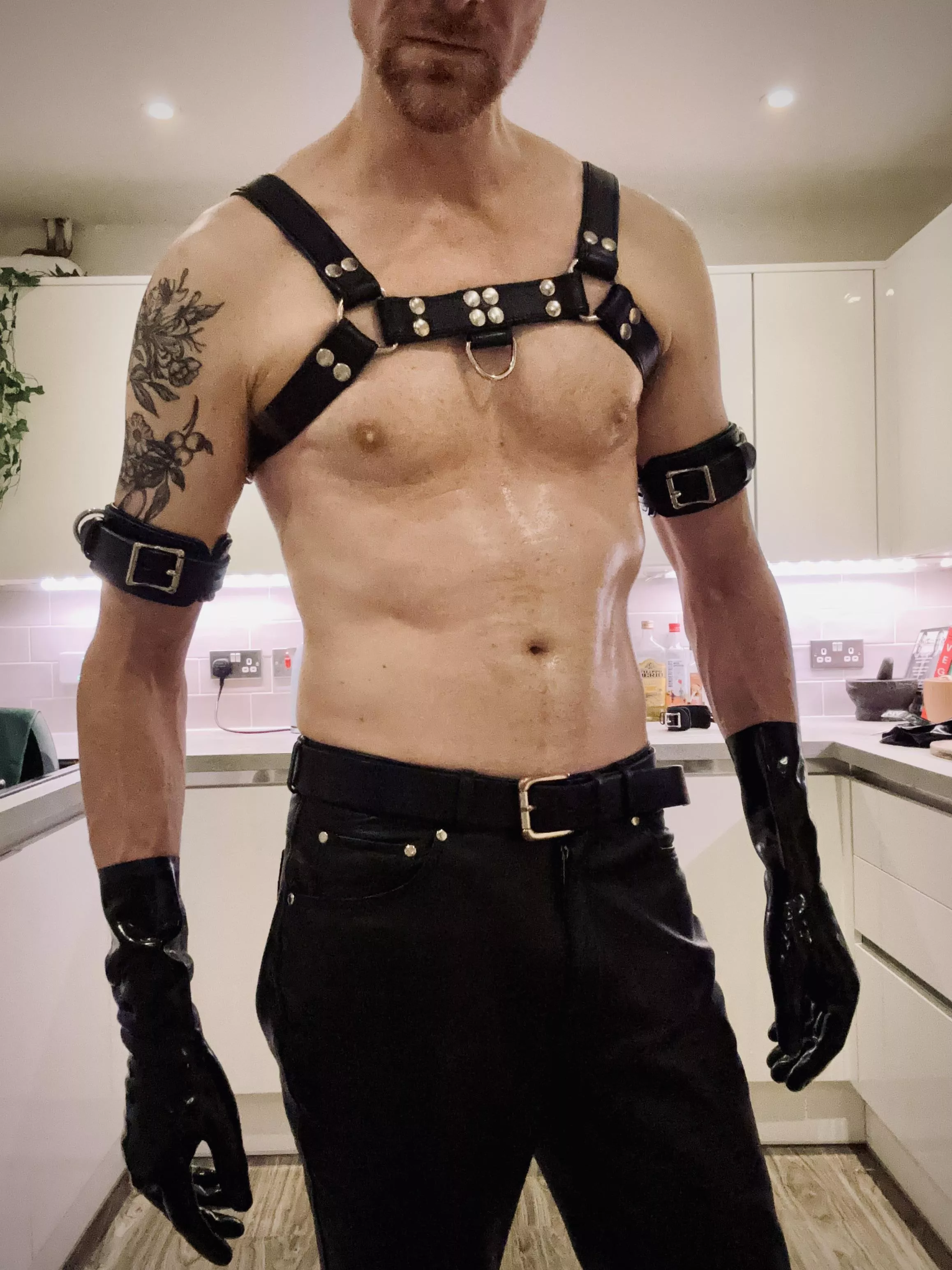 It’s all cooking in my new kitchen. Fancy dinner? posted by restraining-bolt