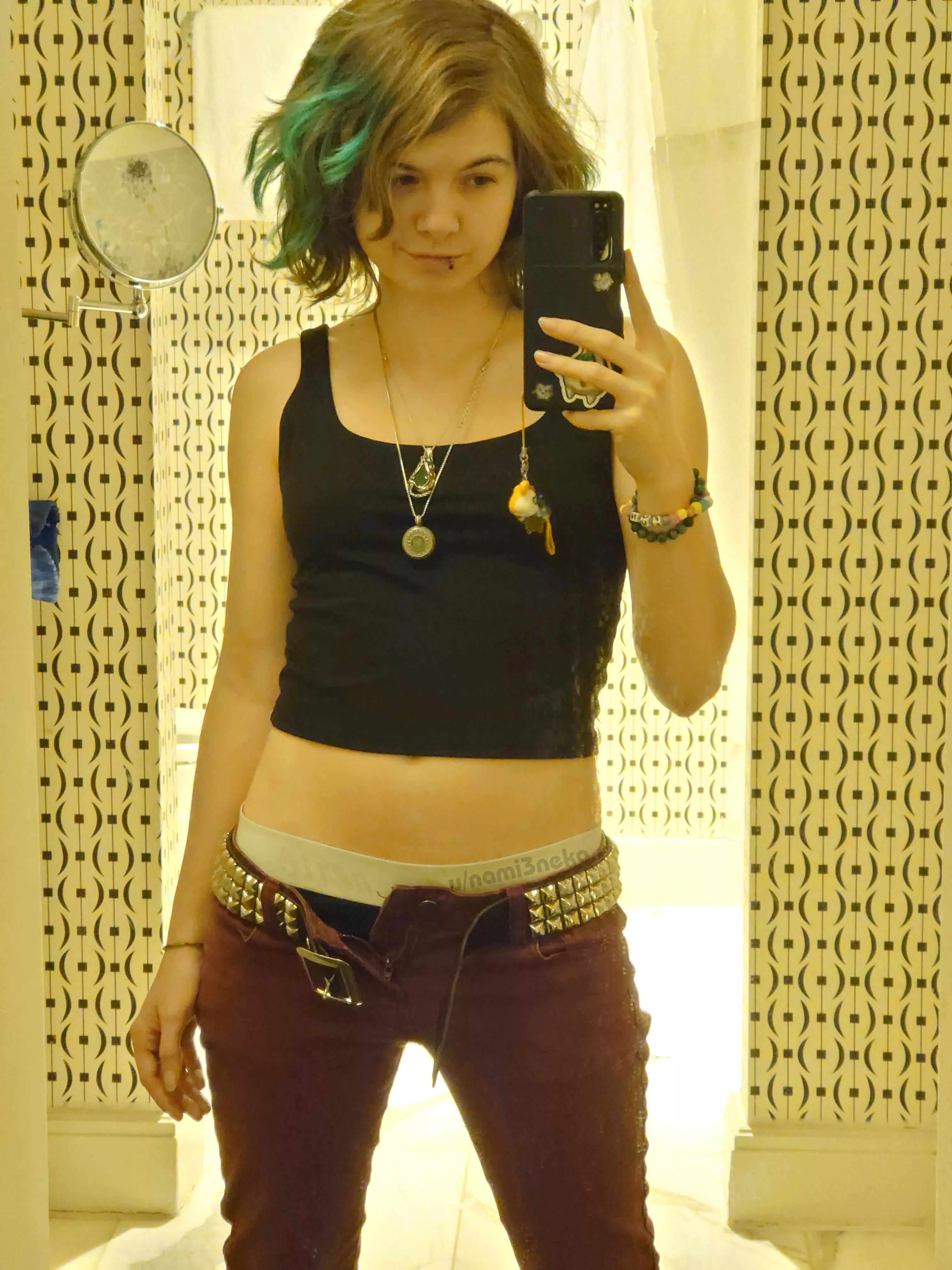 It's midriff Monday posted by nami3neko