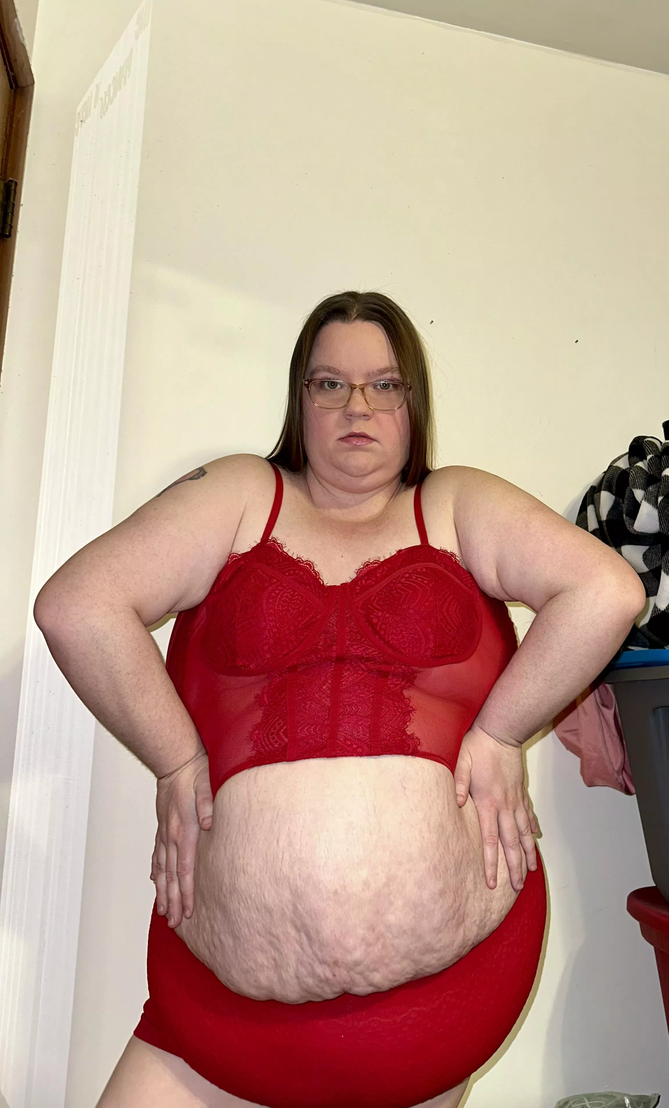 Lady in ♥️ red ♥️ posted by Iris-Selene