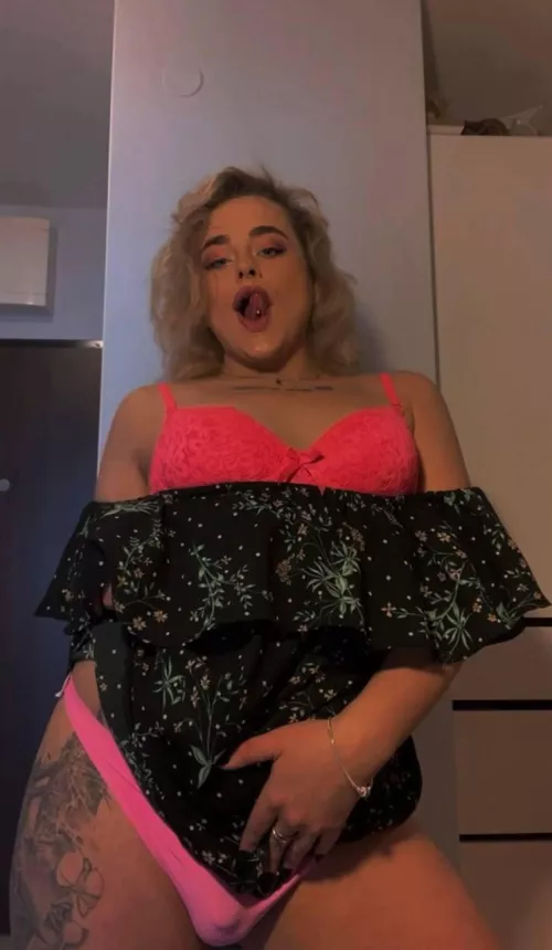 Let's check which cock is bigger by dropperu