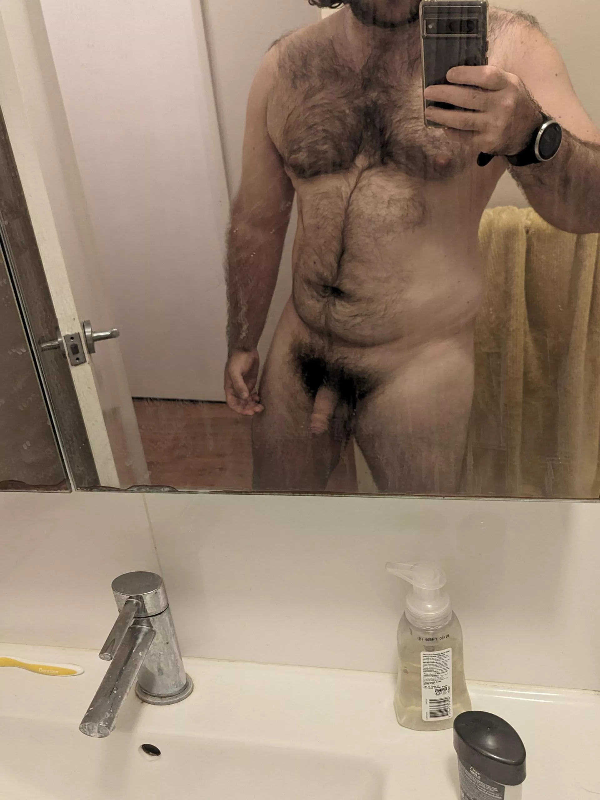 Lil mirror selfie from this chubby muscular guy 😏 posted by hairy_aussie_guy