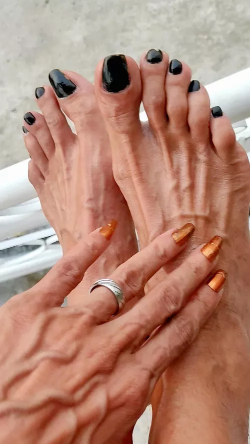 Look how veiny my feet are... by Nicky_Bennett