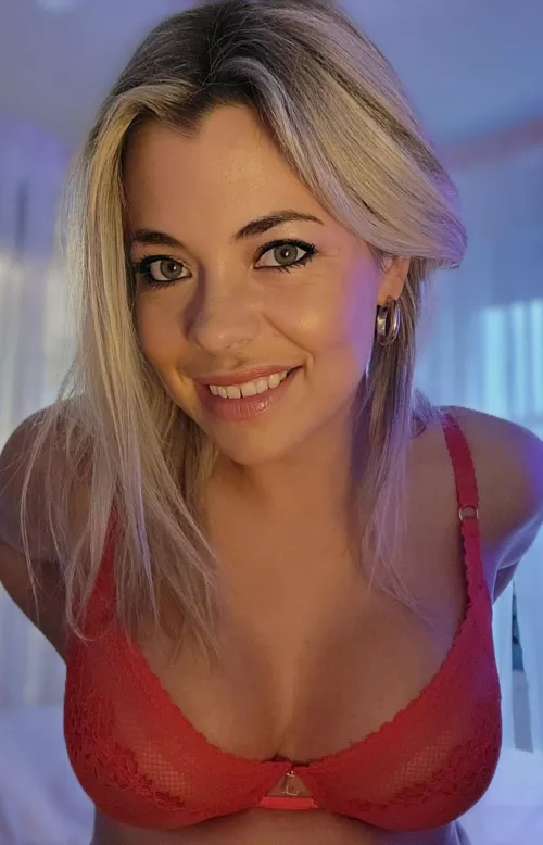 Love me a little red by FrankieFiestyMilf