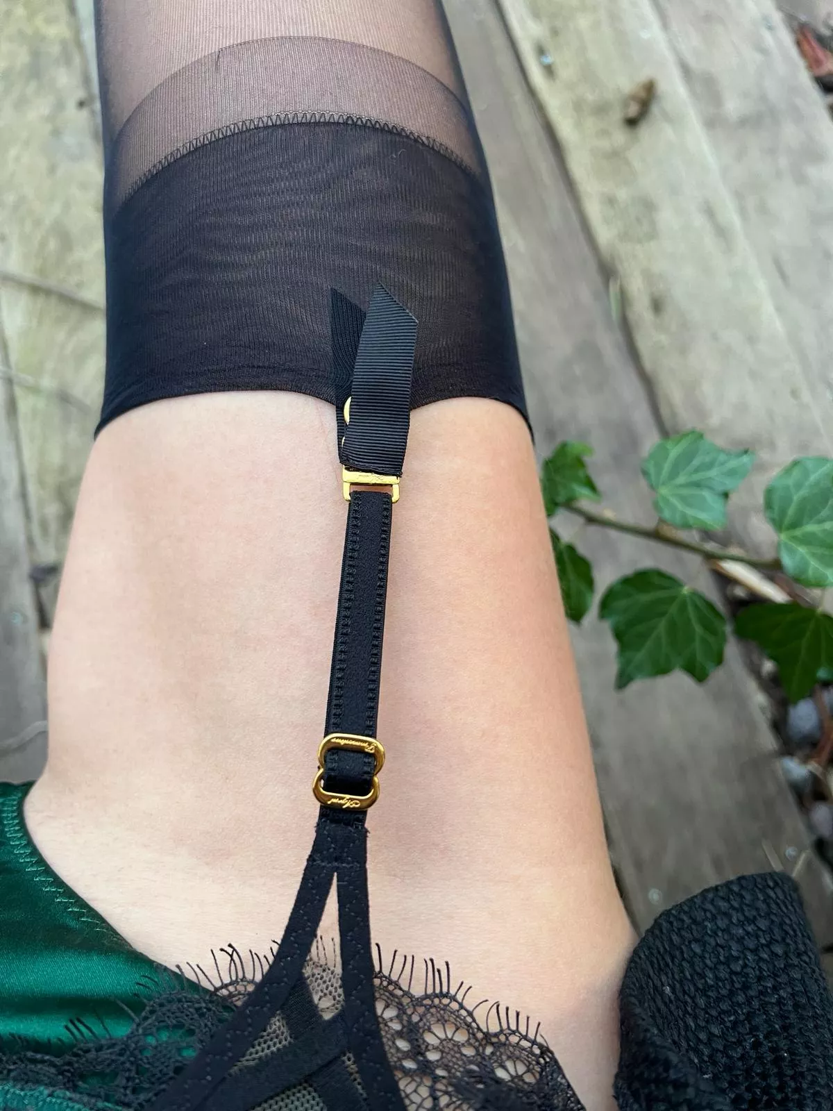 matching the garden foliage OC posted by MalinaWhispers