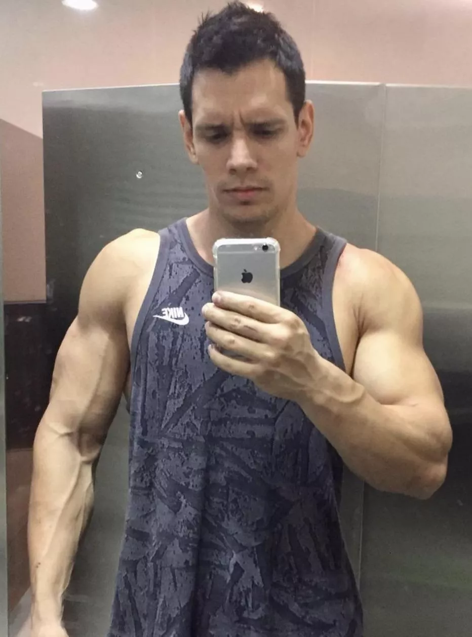 My fore arm 4 years ago 💪 posted by Specialist_Chair_225